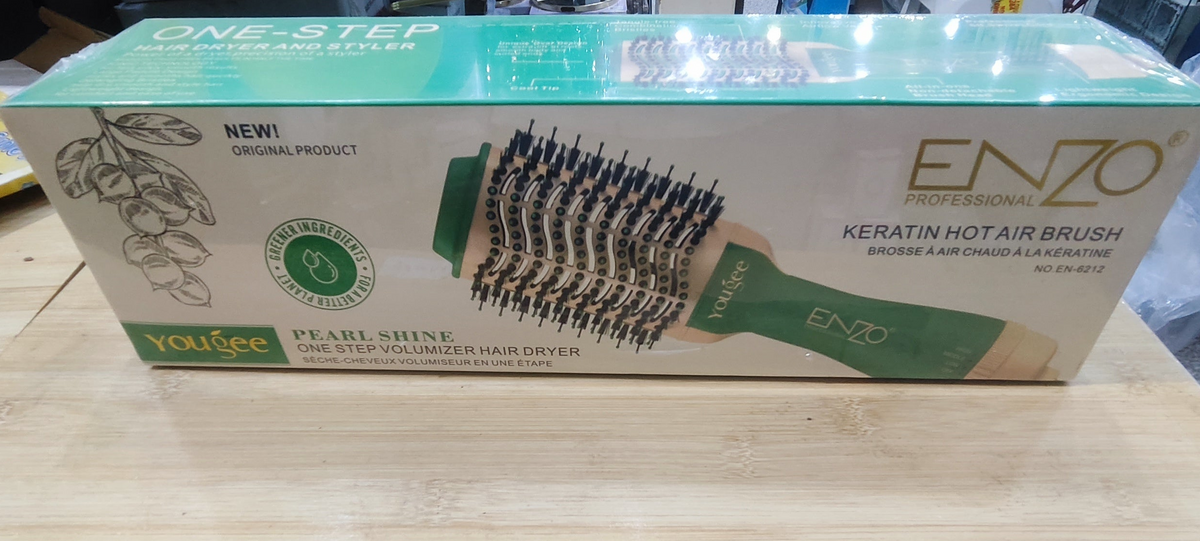 Brosse à air chaud à la kératine